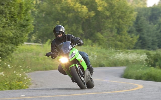 2011 Kawasaki Ninja Reviewed – Cycle Canada