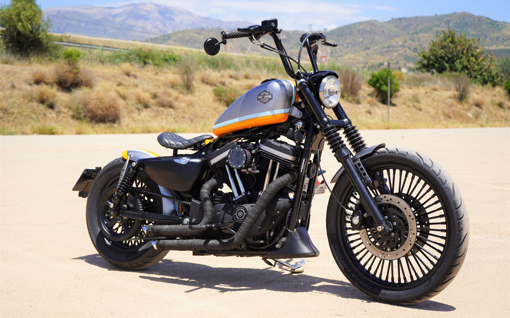 Sportster Bobber Gulf by Lord Drake Kustoms – Cycle Canada