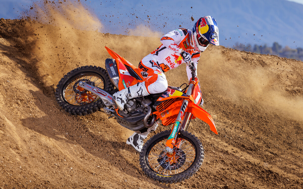 Get to the front of the pack: chase the 2024 KTM 450 SX-F and 250 SX-F Factory Editions