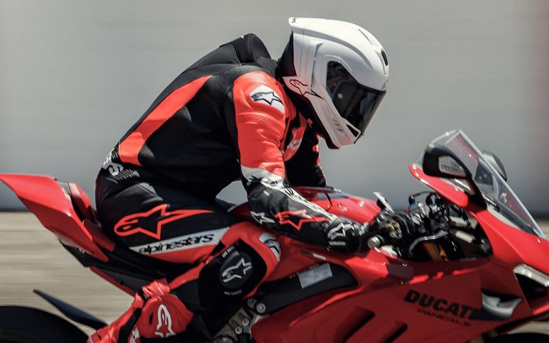 Alpinestars reveals the all-new Supertech R10 Road Racing Helmets ...
