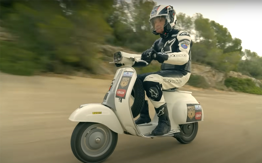At 65, riding a 1979 Vespa 50, Valerio Boni  enters the Guinness for the sixth time